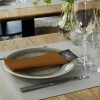 478150 Tork Premium Linstyle Dinnerserviette mit Textileffekt Kakao